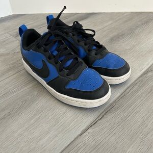 Nike Black and Blue Low-Top Sneakers